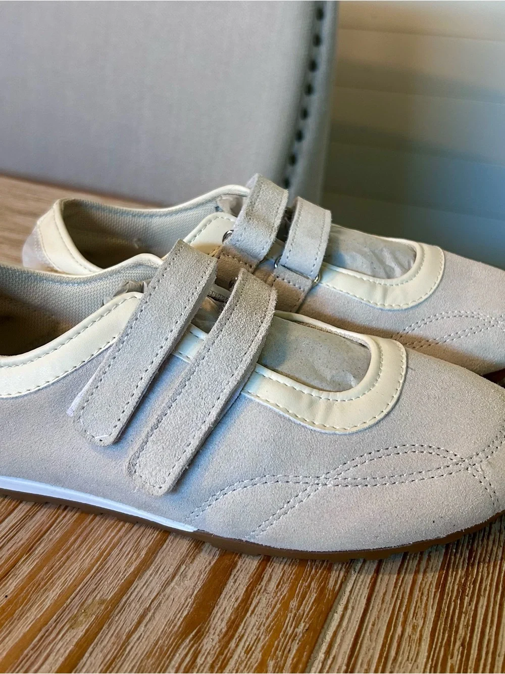 Dolce Vita - NWOT - Swan Sneakerina